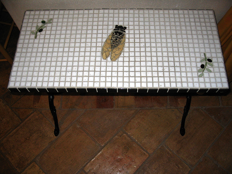 Table avec mosaïque provençale